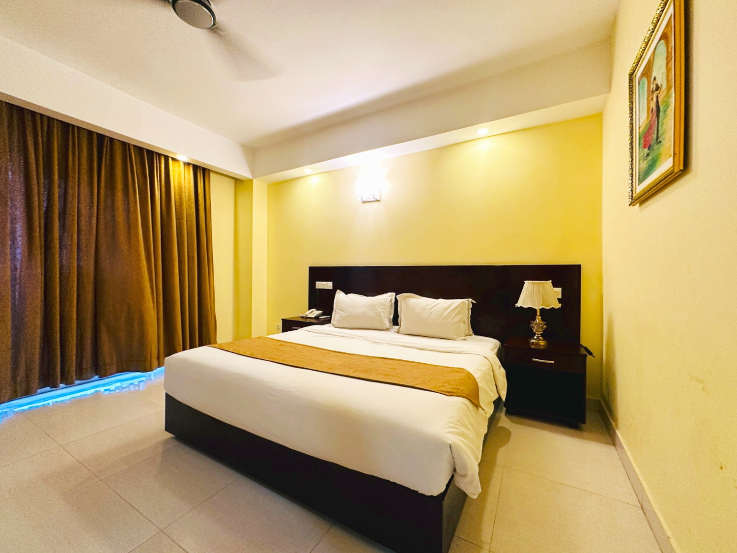 Premier Double King with Balcony (Higher Floor)