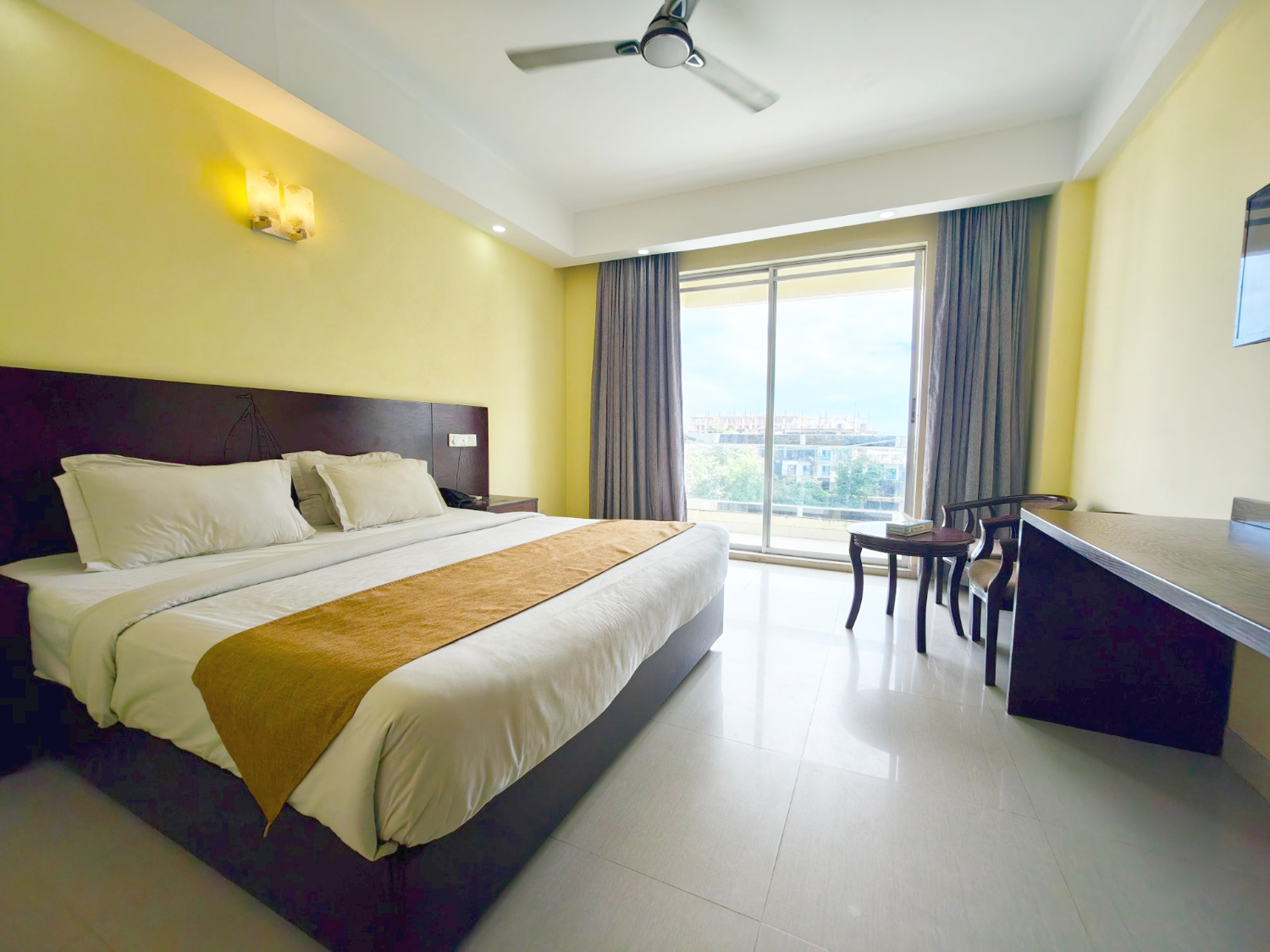 Deluxe Double King with Balcony