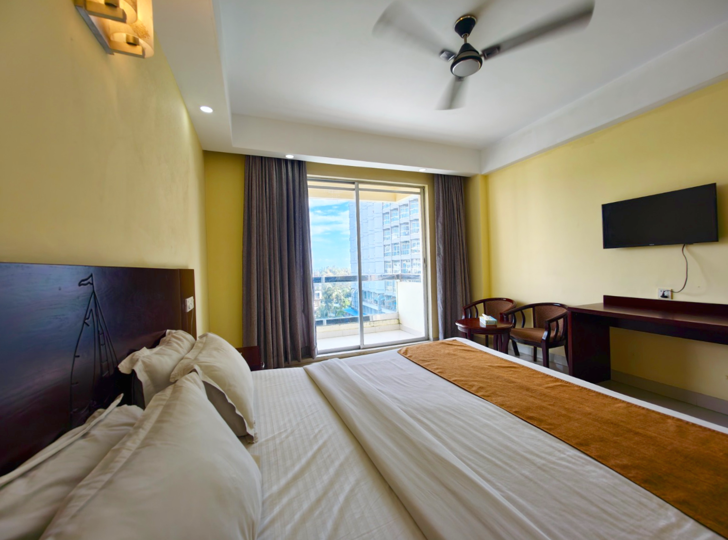 Deluxe Double King with Balcony