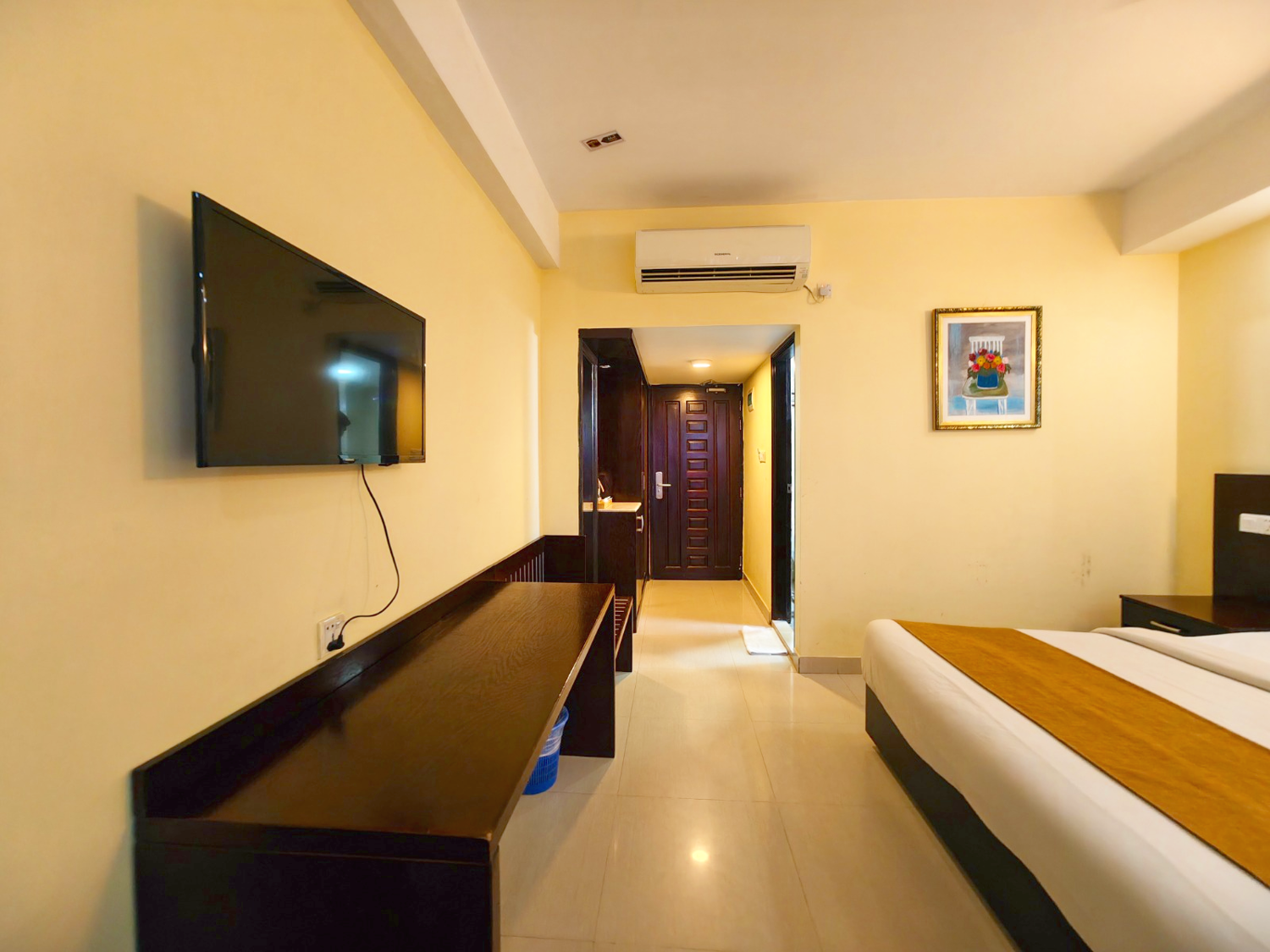 Deluxe Double King with Balcony